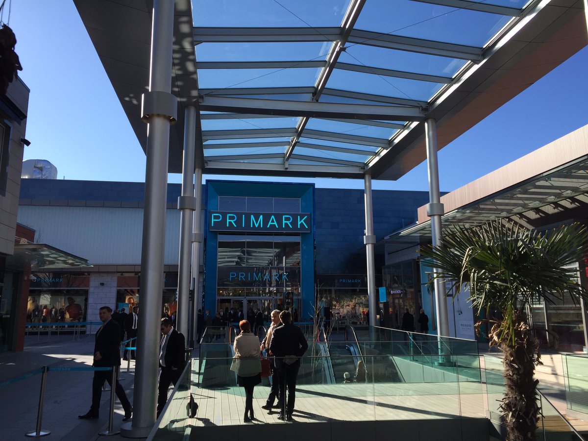 iciazur's tweet image. @francebleuazur ouverture Primark Cagnes-sur-Mer. Belle opération : 400 emplois selon le Sénateur-Maire Louis Nègre.