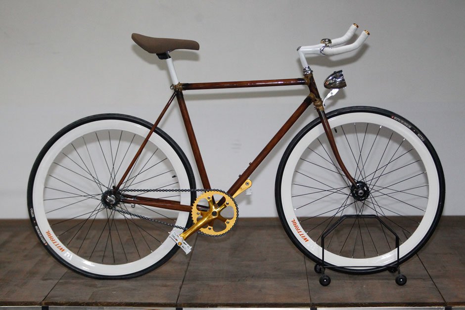 wittrail_com's tweet photo. Wittrail .....diseña una #fixie aerografiada como si fuera madera ..#Ciclismo #FelizViernes  https://t.co/idE59fHQXT https://t.co/Q2EiWwuO8b