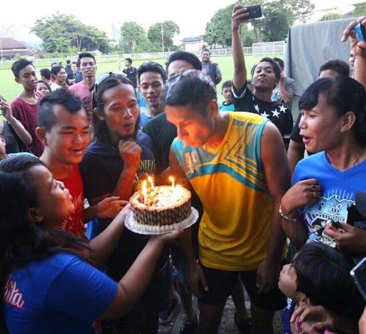 raphaelmaitimo's tweet photo. Thanks #Aremania dan #Aremanita for the birthday wishes! @AremafcOfficial #SingoTimo #SaSaJi https://t.co/Ssb0UHa7rW
