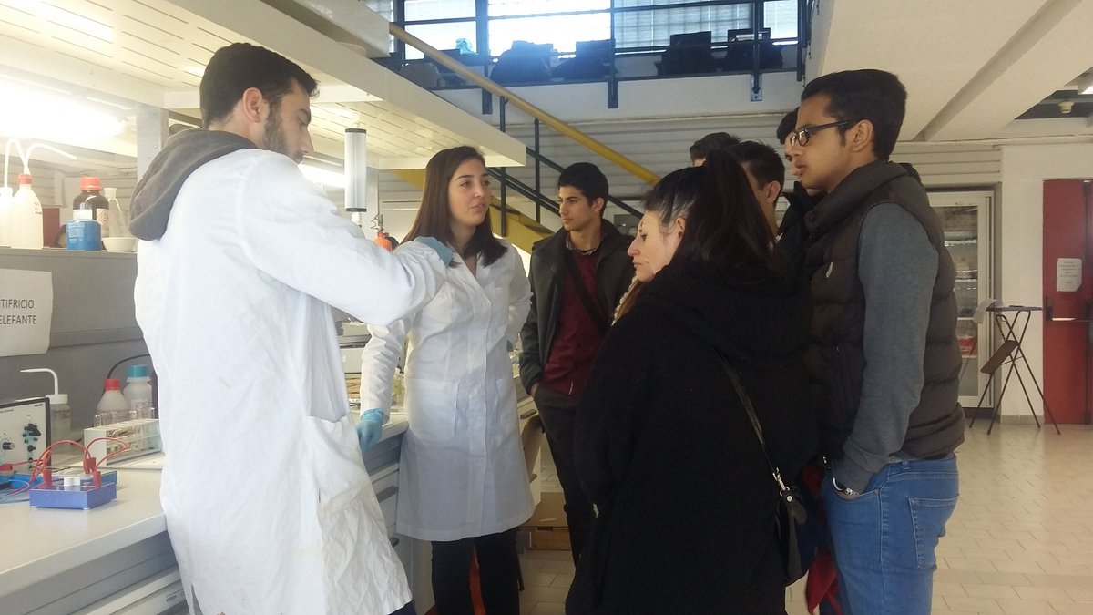 ChiaraContu1's tweet photo. Presentazione del corso di laurea in Chimica #gounica16 @univca @ScComUnica #SMT https://t.co/r6lCTDTofX