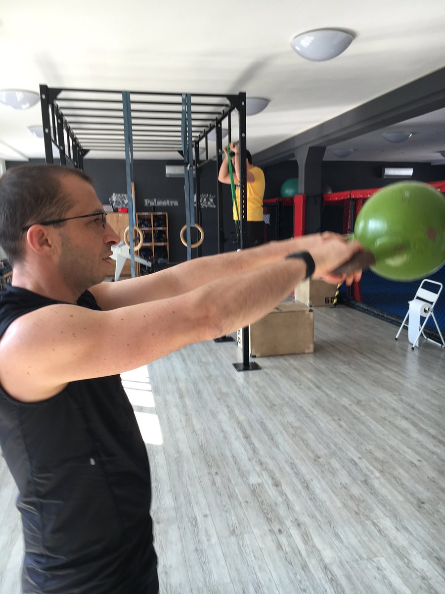 Sealtrain's tweet photo. #Sealtrain #Friday #morning #class #training #swing #pullups #wallball #boxjump #T2B @InfoPalaestra https://t.co/Xd7R5OQcYd