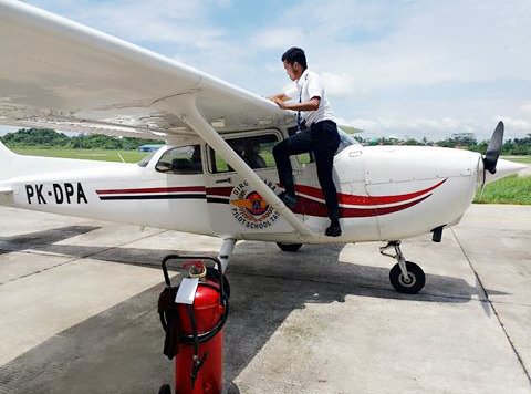 PilotDPST's tweet image. Aksi bersih2 pesawat milik dpst..seru!!