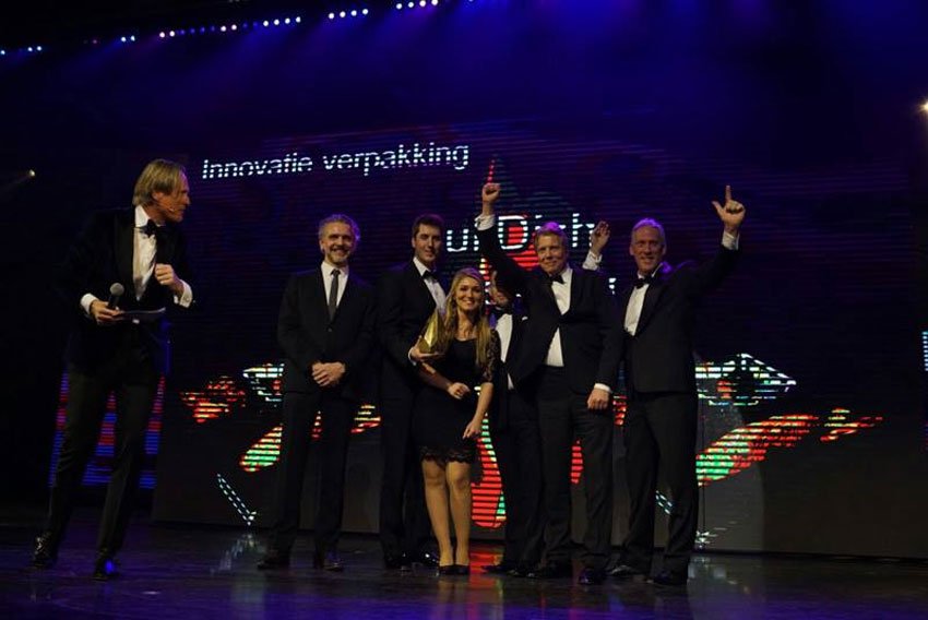 npkdesign's tweet photo. Jos Oberdorf reikte gisteren als juryvoorzitter 3 NL Packaging Awards uit tijdens een feestelijke avond. #packaging https://t.co/NCq5qthGif