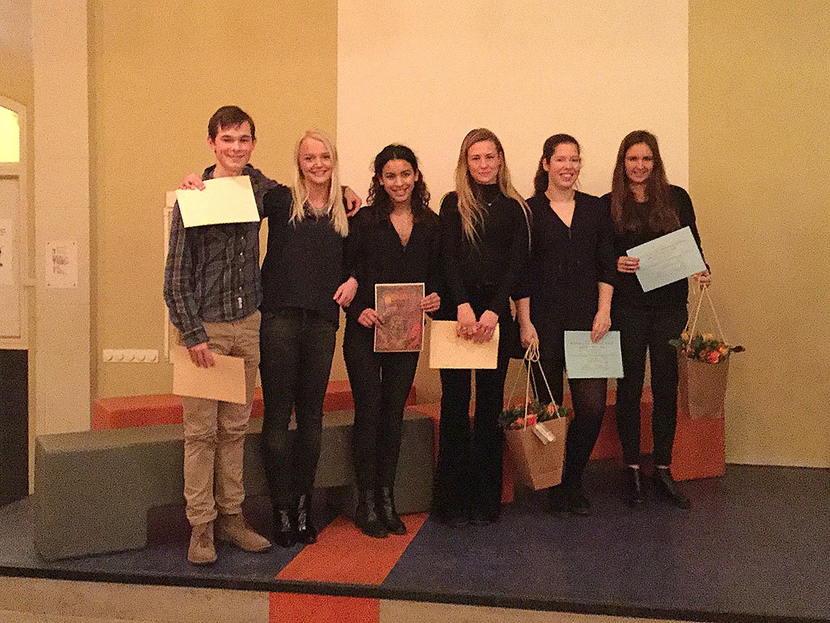 Uitreiking oorkondes voor het beste profielwerkstuk van het #arhc
arhc.gsf.nl/home/nieuws/49…