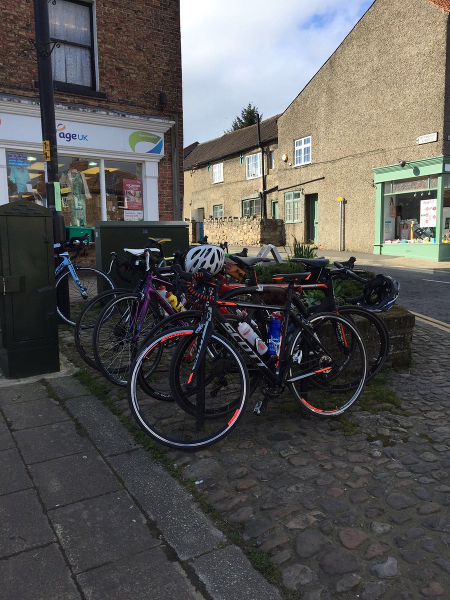 sweatandgears_'s tweet photo. Photos from Wednesdayβs training ride #Cold #Windy #PieBreak https://t.co/EBJ2cw2ibF