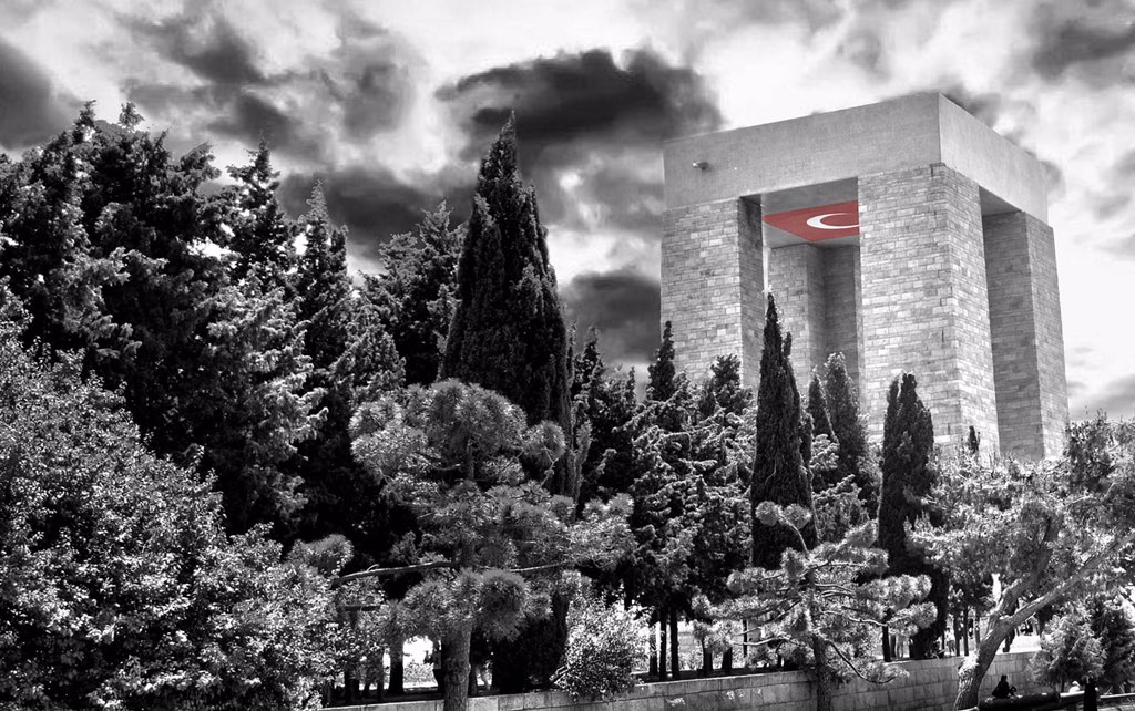 ÇANAKKALE GEÇİLMEZ.
Kahramanlık destanı yazan şehitlerimize Allah bin defa razı olsun. #çanakkale #çanakkalegeçilmez