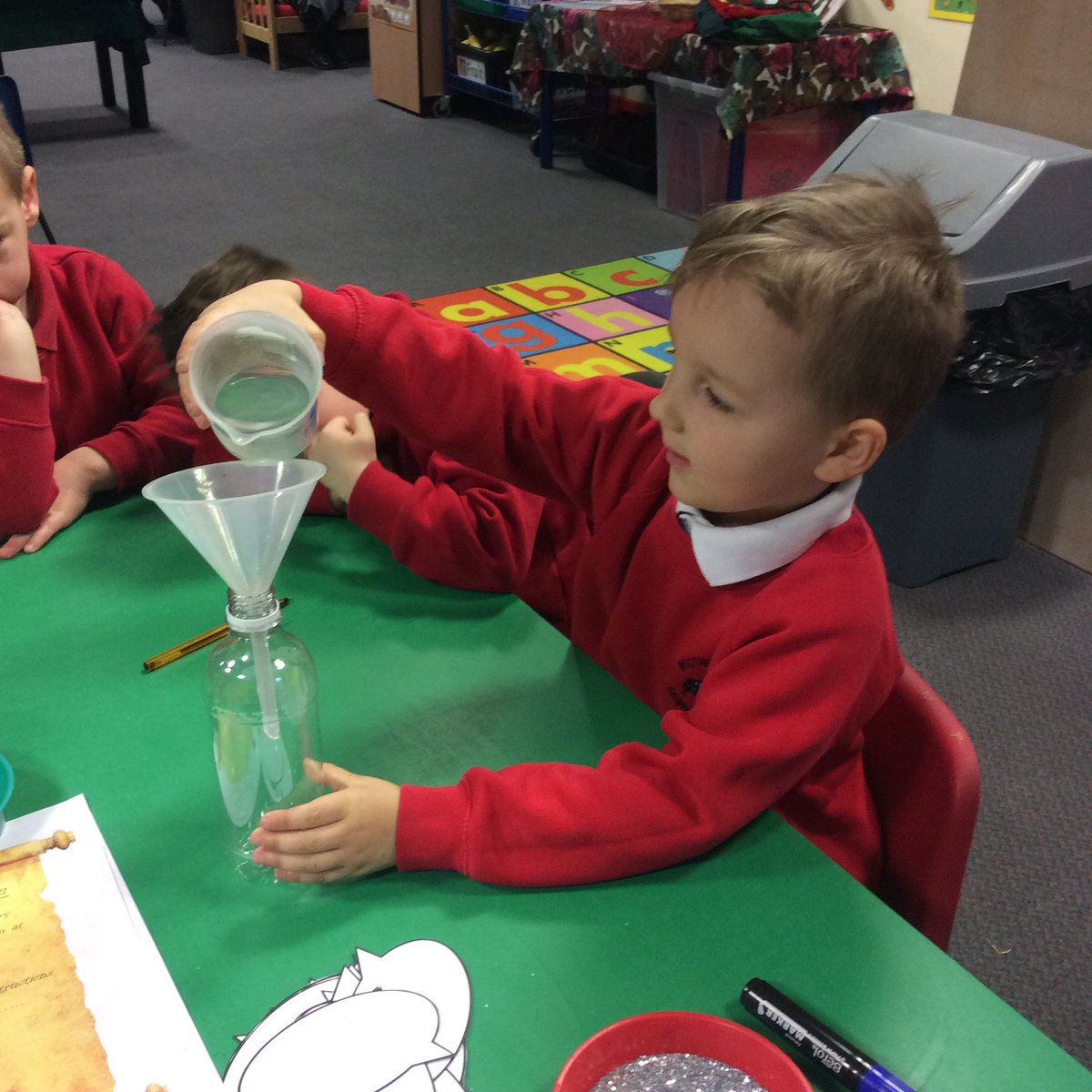 Mr_Moore89's tweet photo. Potion class has begun @BoothferryPS . The children are loving mixing all the magical ingredients #scienceday #magic https://t.co/yoDlRKuKH7