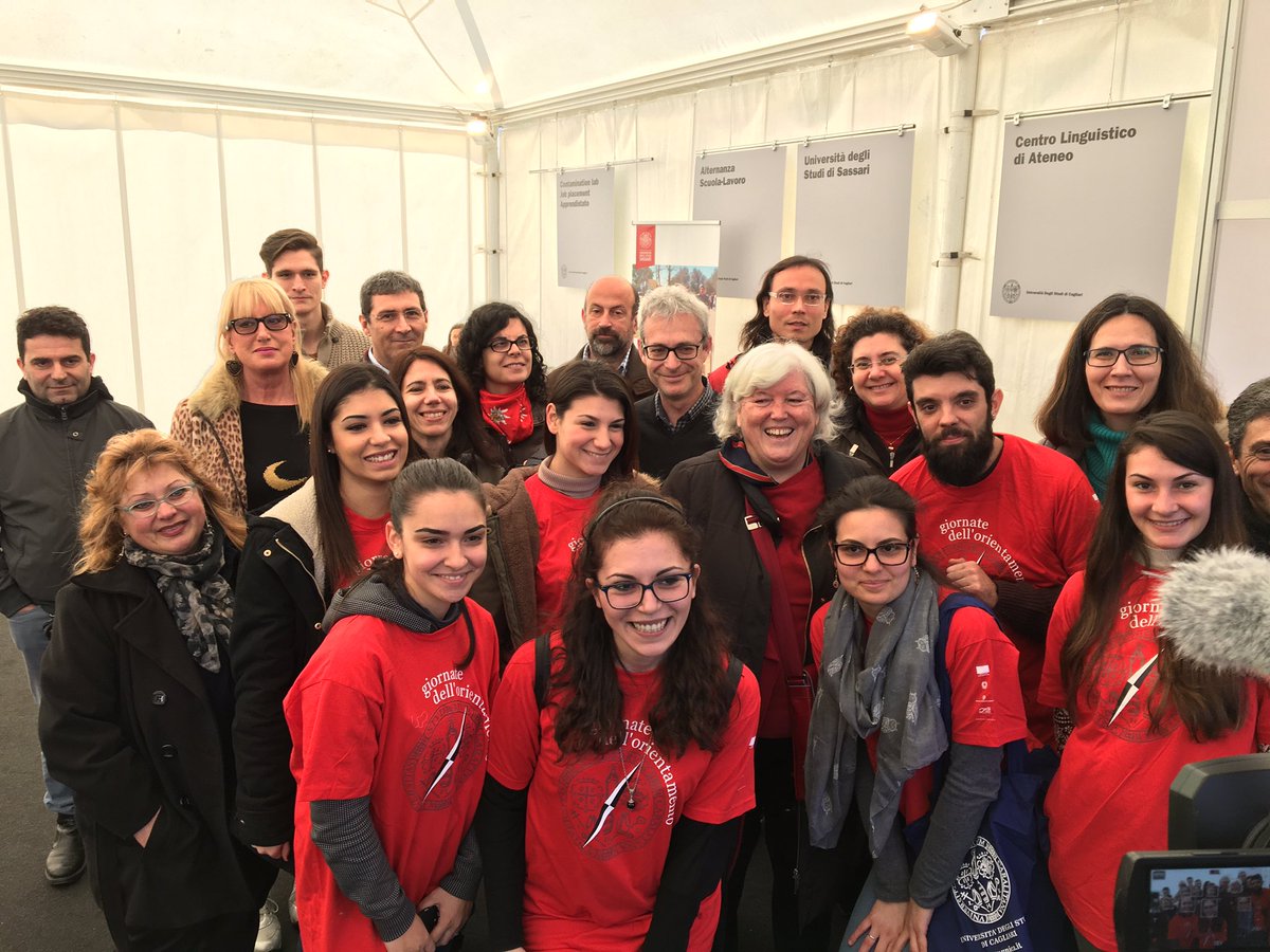 univca's tweet photo. #gounica16 allo stand dell'accoglienza! https://t.co/pN0f9PmeCY