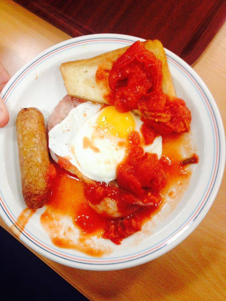 MilitaryBanter's tweet image. #Sodexo Feeding our soldiers Mouldy food, maggots and raw chicken!