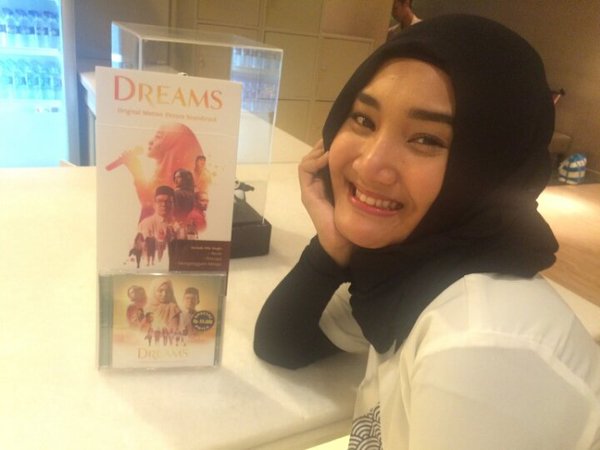 Album Ost. #FilmDreamsID tersedia di beberapa XXI JABODETABEK, dapatkan yuk! <a href="/FatinSL/">Fatin Shidqia Lubis</a> <a href="/_Krosboi_/">Krosboi</a> <a href="/ardinarasti6/">Ardina Rasti</a>