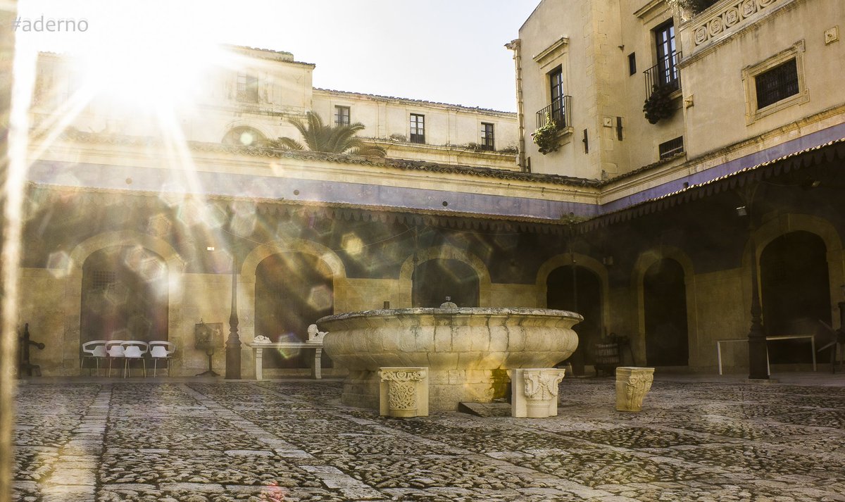 adranos78's tweet image. Loggia dell'Antico Mercato di #Noto #Netum #Nicolaci #Infiorata #Barocco #Principe #loggia #Sicilia #Sicily #Square