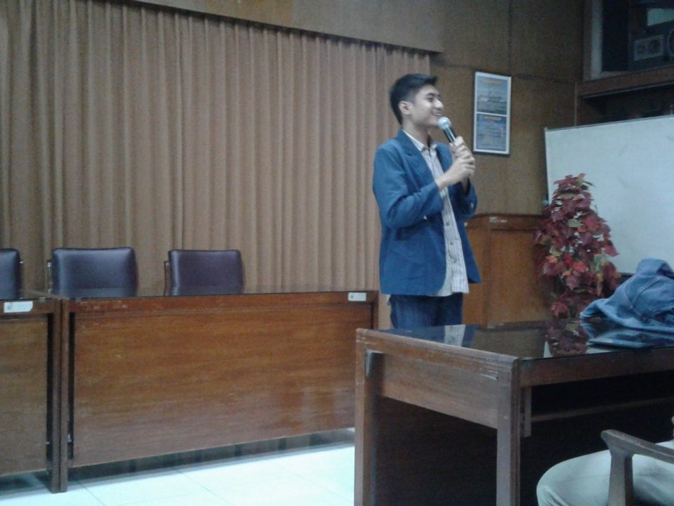 BEMUndip_Harkam's tweet photo. Pengenalan kabinet BEM Undip oleh mas @luthfirhmn #HaloDIIIFEB https://t.co/kQ8REYDvPu