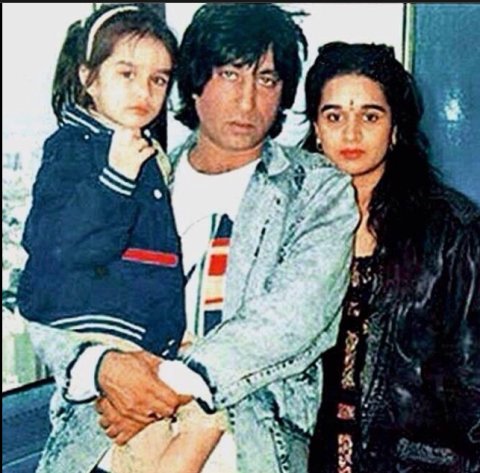 bollywood_spy's tweet photo. Could @ShraddhaKapoor's family photo BE any more adorable? https://t.co/xgeIJCGw9E
