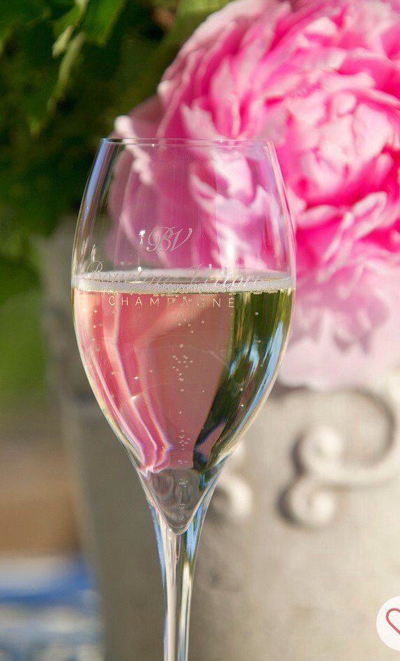 #Champagne toasts another strong year in the U.S. via <a href="/FortuneMagazine/">FORTUNE</a> for.tn/1U9uHAU?xid=fo…