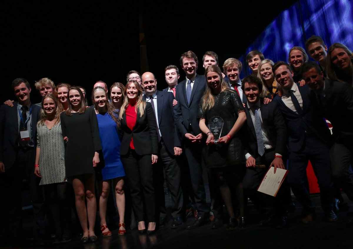 nzingaretti's tweet image. Chiude @WorldModelUN con Ministro Boschi. 2500 giovani da mondo a Roma per più grande evento su pace e diritti @meb