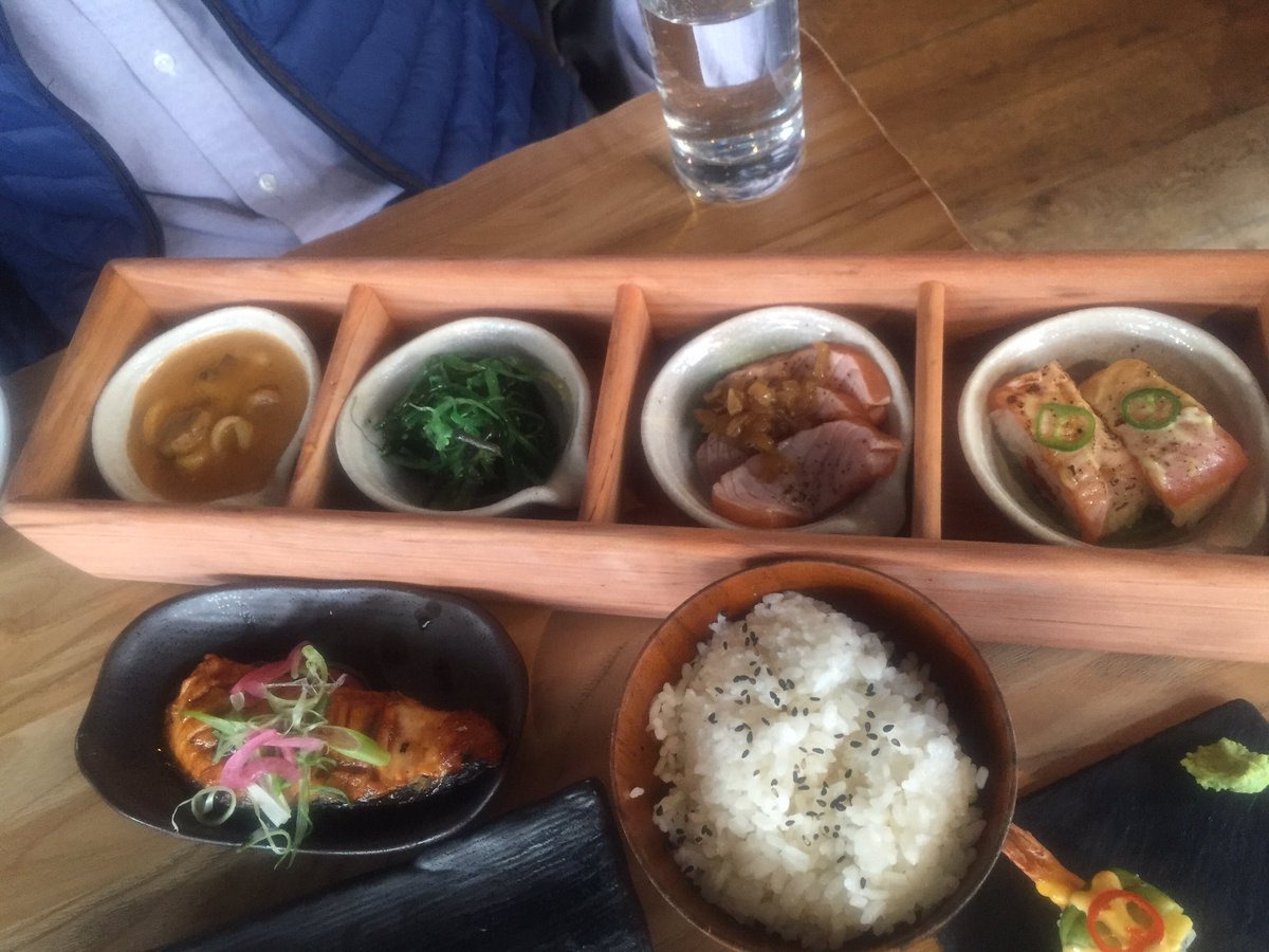 Roldanarellano's tweet photo. Love the presentation of the bento box, so yummy and fresh @hello_murakami https://t.co/A8SnN6Ag2U