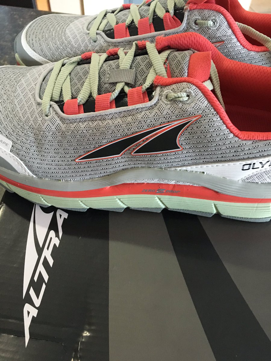 D_Teamer's tweet photo. New shoes make me happy @altrazerodrop https://t.co/vXzRzUu3LI