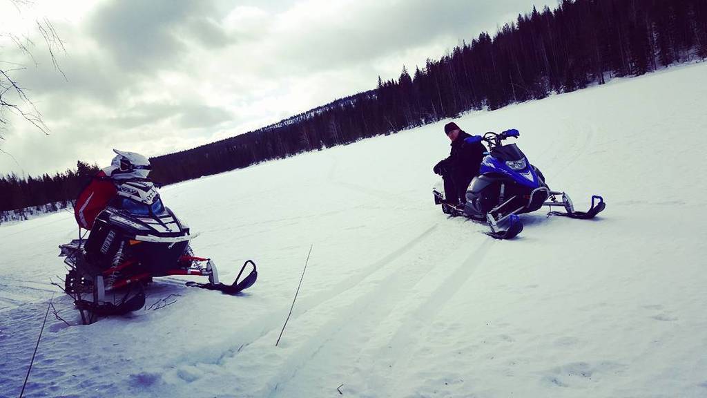 SnowmobileFotos's tweet photo. #Snowmobile Foto: By Instagram maattaemil https://t.co/XjRH3Ipbhu Grymt fin körning idag!😃🌞 #fullthrottle #snowmob… https://t.co/x58vPcJFQG