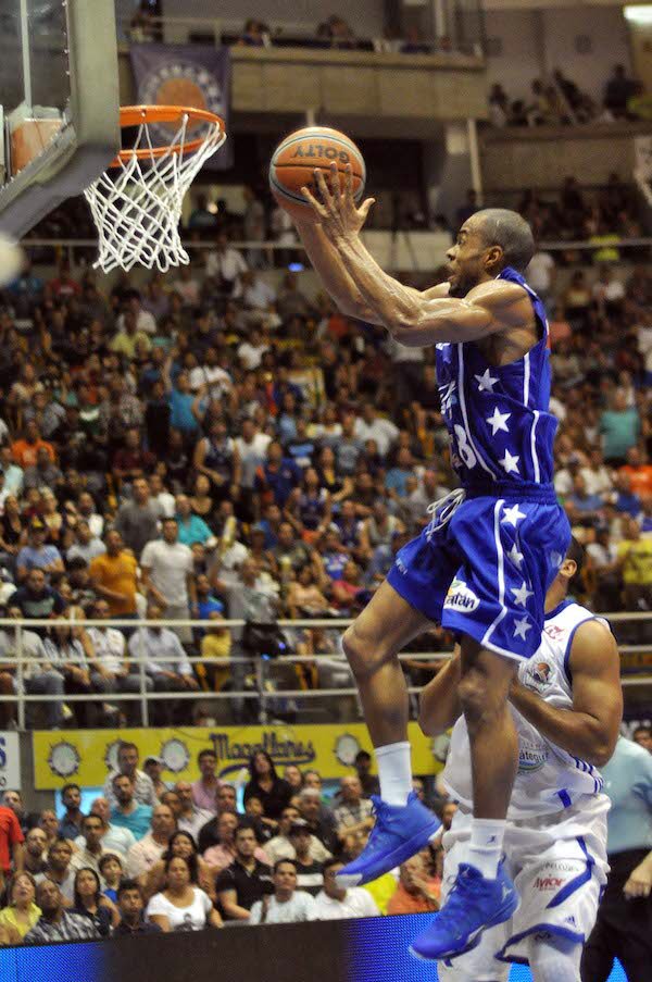 ProsportsUy's tweet photo. DAVID CUBILLAN 🔥🔥🔥🔥🔥🔥🔥🔥🔥 @clubfanaticos 89-78 @marinosweb  https://t.co/i4lSQPxD4Q vía @YouTube #LaFamilia @LPBaldia https://t.co/5Ofb5VYIro