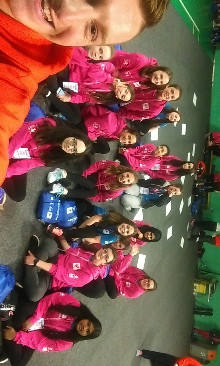 Team peach ready for the afternoons activities #let'sgetpractical #yst #girlsactive #peachforthestars