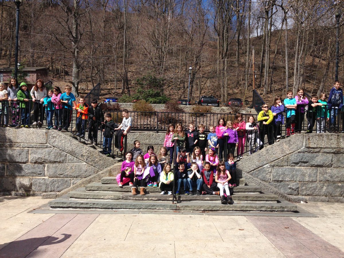WMHistoryDept's tweet photo. 2nd Grade PK at Lambert Castle! https://t.co/BTImqH19WB
