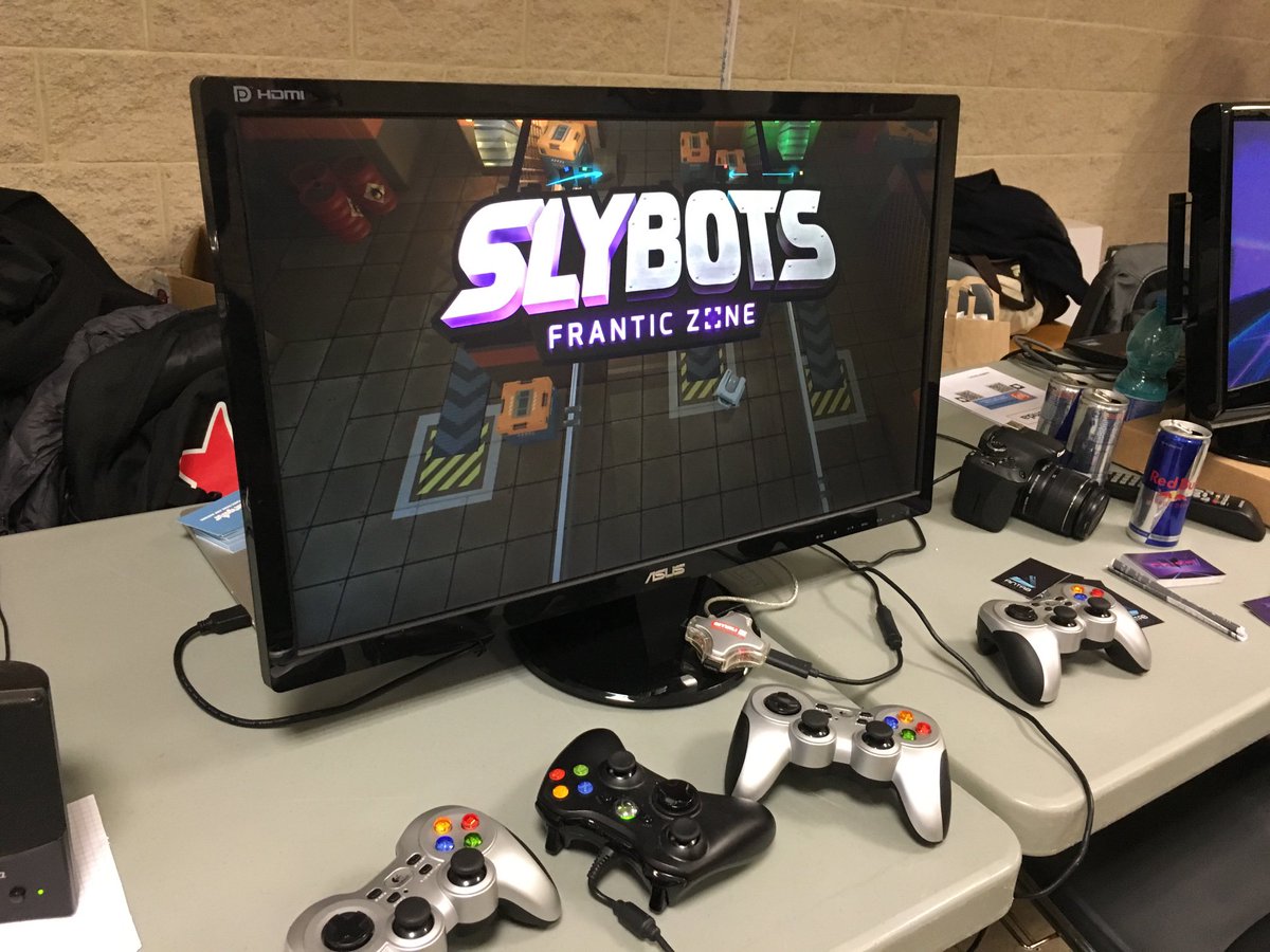 mangatar's tweet photo. Intanto @SlybotsFZ conquista i gamer al @CodemotionIT #area151 #gamedev https://t.co/sts405YqXa