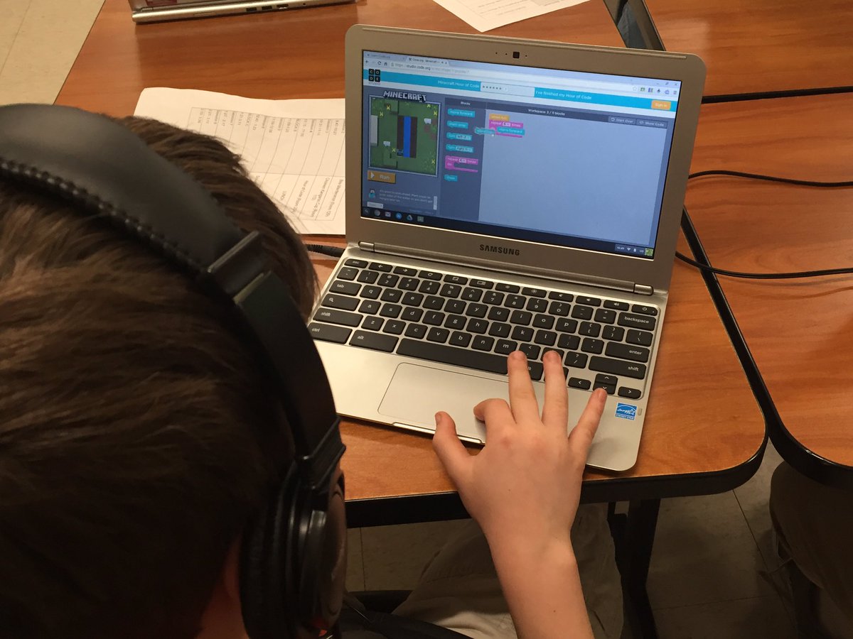 d70tech's tweet photo. Hour of Code!! #HMSDIYDAY #HourofCode https://t.co/Zd2Qp2qSVj