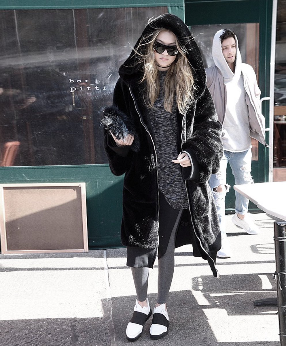 FillingPieces's tweet photo. What's up @GiGiHadid?! https://t.co/92kMdHbPhw