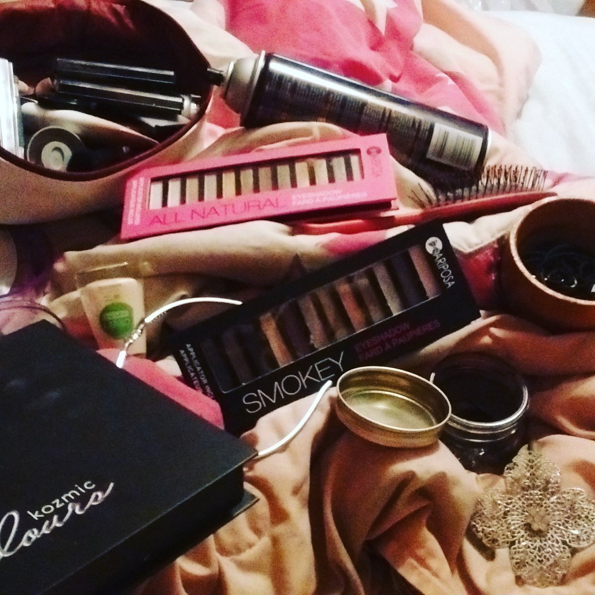 monicatiyefidds's tweet photo. #myaddiction #makeupandhair #makeupforever #allthishardworkforme #lookingboomaf https://t.co/mizdOdsaL1