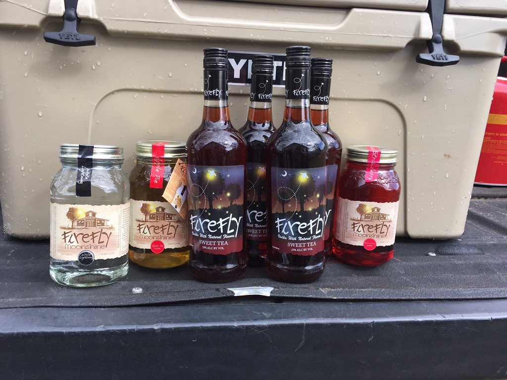 HowToBBQRight's tweet photo. Packing the essentials @FireflySpirits for #tupelobbq #fireflyspirit https://t.co/M7lpRucZkv