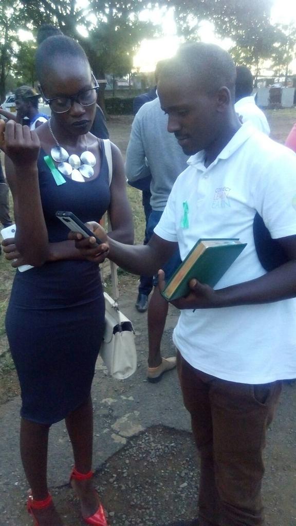 CelestineKenya's tweet photo. Inquiring more about @LiveluvoKe at the @msenvironmentke KUedition #MEKcampustour #MissEnvironmentKe @ntayia_gideon https://t.co/pz2KgzNumv