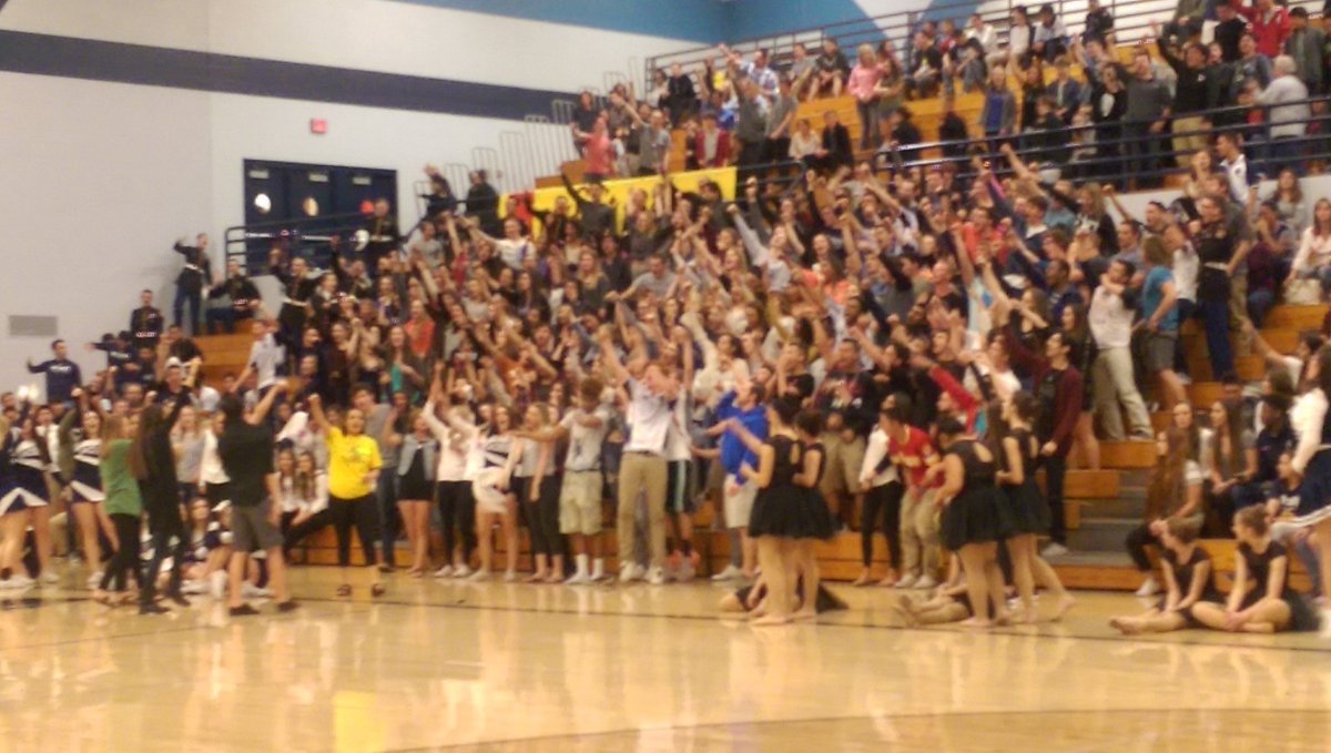 PrincipalLCHS's tweet photo. Great job Bears! Awesome way to end the week. #classof2016 https://t.co/DbRaUtIWwQ