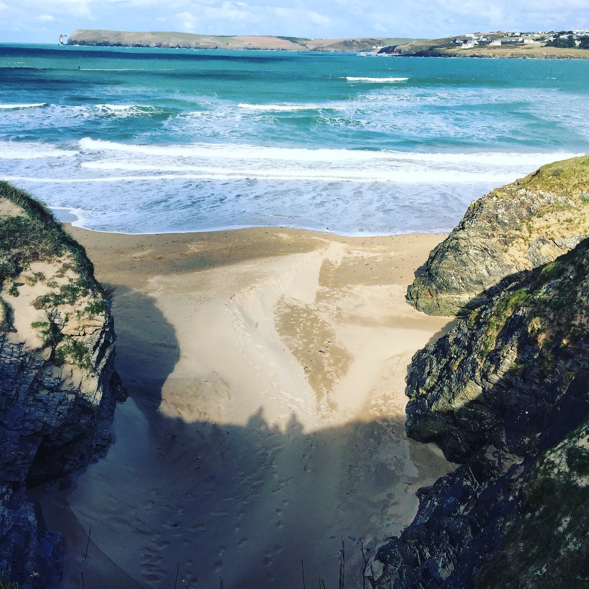 SalcombeDinghy's tweet photo. Welcome to the beach @SalcombeDinghy #FridayFeeling #swcoastpath #loveitouthere https://t.co/ueBDjWK9tp