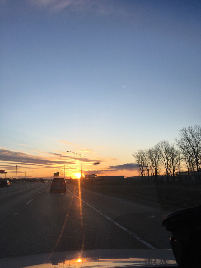 TheBos's tweet photo. God's majestic sunrise over Indy https://t.co/H2rSHV2gIS