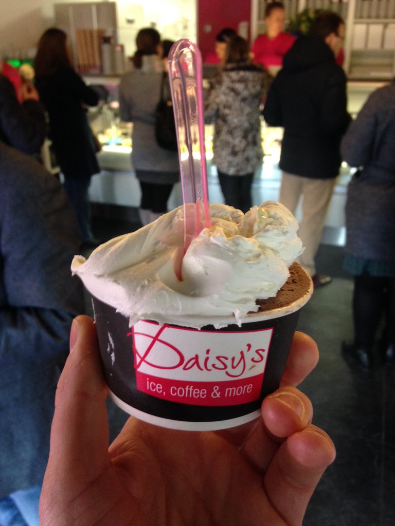IJssalon Daisy's is zojuist door wethouder <a href="/marco_verloop/">Marco Verloop</a> geopend! Mooie aanwinst voor <a href="/Winkelstad/">Winkelstad Veenendaal</a> #Veenendaal!