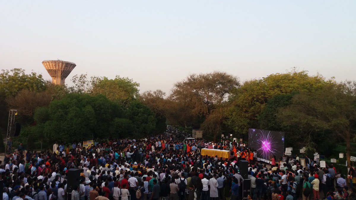 PatrioticVirtue's tweet photo. @AnupamPkher ji, @vivekagnihotri ji and @ashokepandit ji are here at #JNUAdminBlock. ##BharatMataKiJai @abvpjnu https://t.co/bhsXJtYNaj