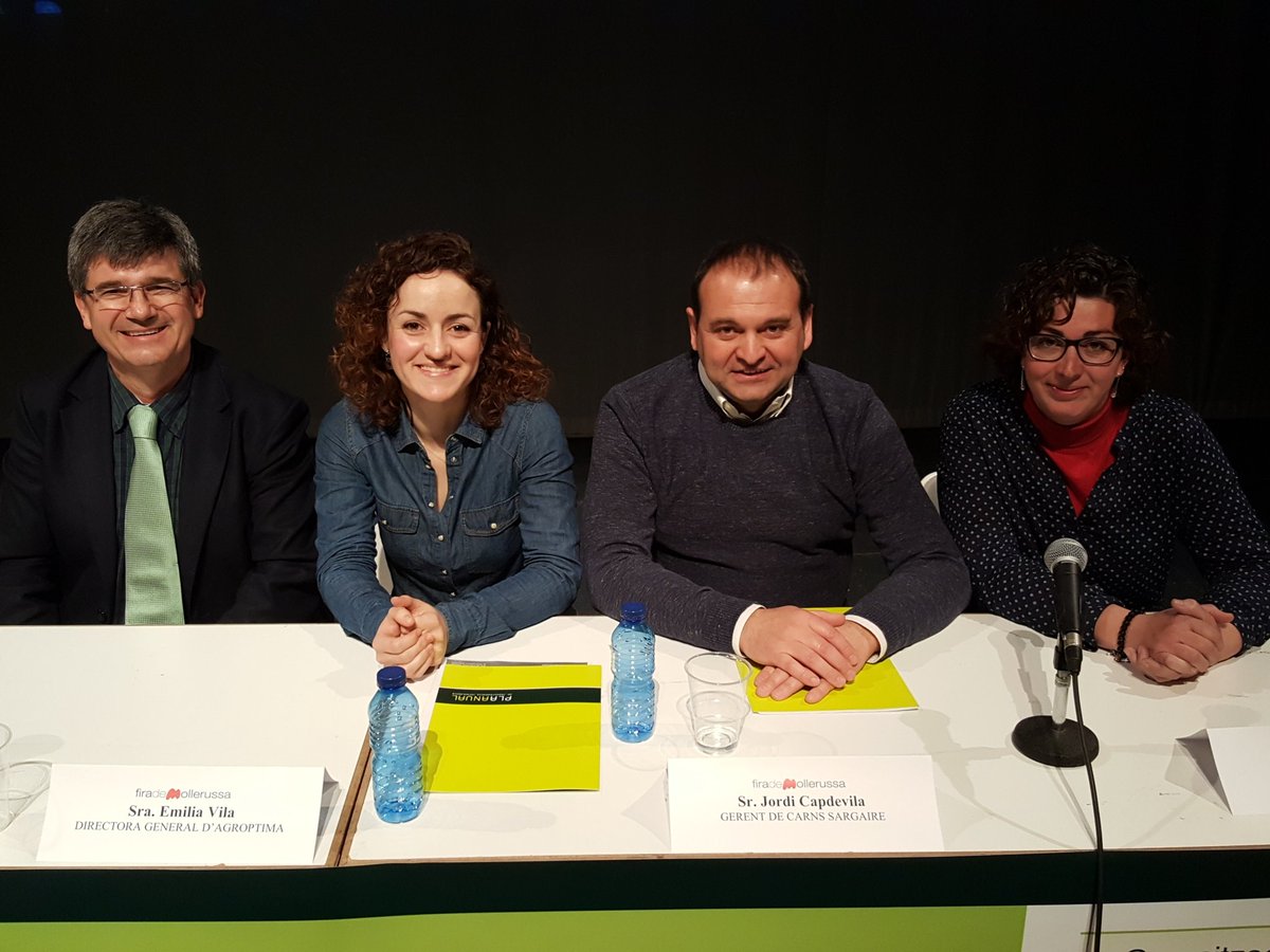 aplecdejoves's tweet photo. Ponents de la 2a taula rodona del 1r #aplecdejovesdelcamp https://t.co/mSS9ZEk96I
