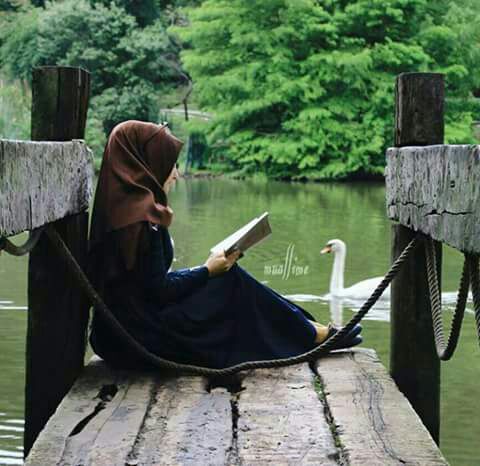 من تكلم بک
خلف ظهرک
أثبت لک بأنک أكبر منه مقاما
لذلک فهو لايسطيع مواجهتک بالكلام