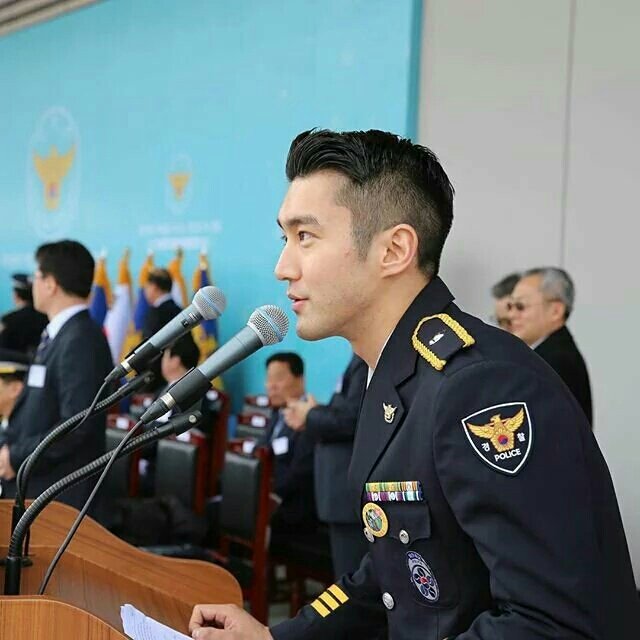 sujunesia's tweet photo. [PIC] 160318 police_kor_official Instagram Update - Siwon |cr: https://t.co/vVO1yZ4HlE https://t.co/zywTVzYAB1