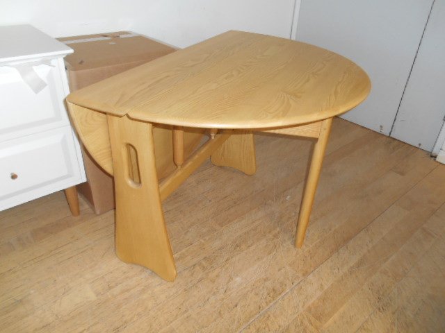 ercol_outlet's tweet photo. #ercol #efo #windsor 1156ST Gate Leg Table in ST finish £578 #design #compact #solidash 01844 271800 https://t.co/OrF3W8ogB9