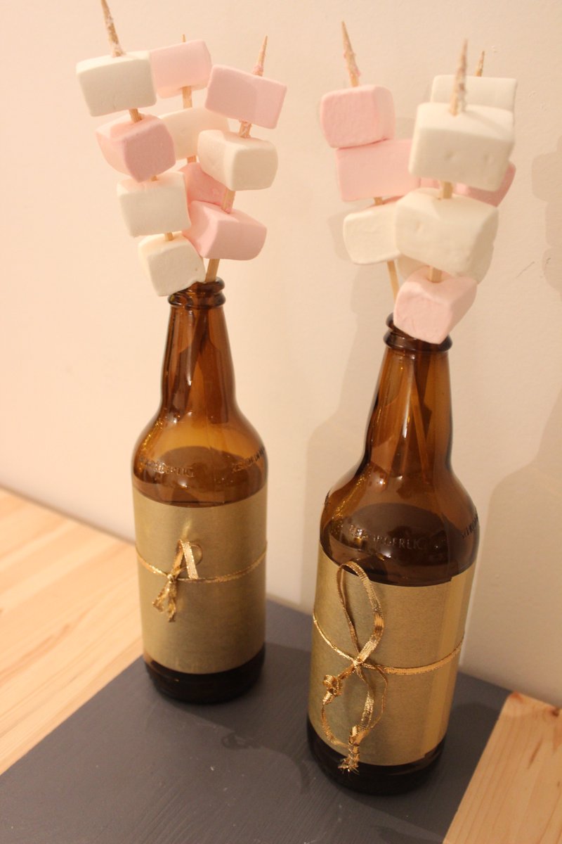 tropchicpascher's tweet photo. Comment booster votre décor de #fête avec  du #maskingtape @mt_Original #gold #or #diy #deco https://t.co/RXpZ0mzcVU https://t.co/aBgRF2IyCP