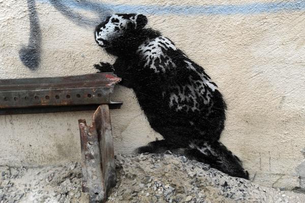 MallonTech's tweet image. #Geospatial analysts claim to have unmasked graffiti artist #Banksy ow.ly/ZkMdf #SpatialTrends