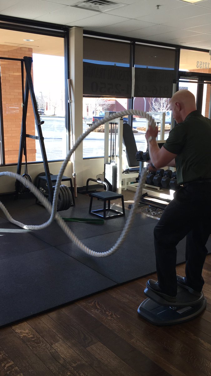 ElitePTKC's tweet photo. Working with our @Strongboard !!
@lc_davis
#strongboard #ropes #lcdavis #mma #fitness #rehab #kansas #igkansas https://t.co/hhvzXik5E4