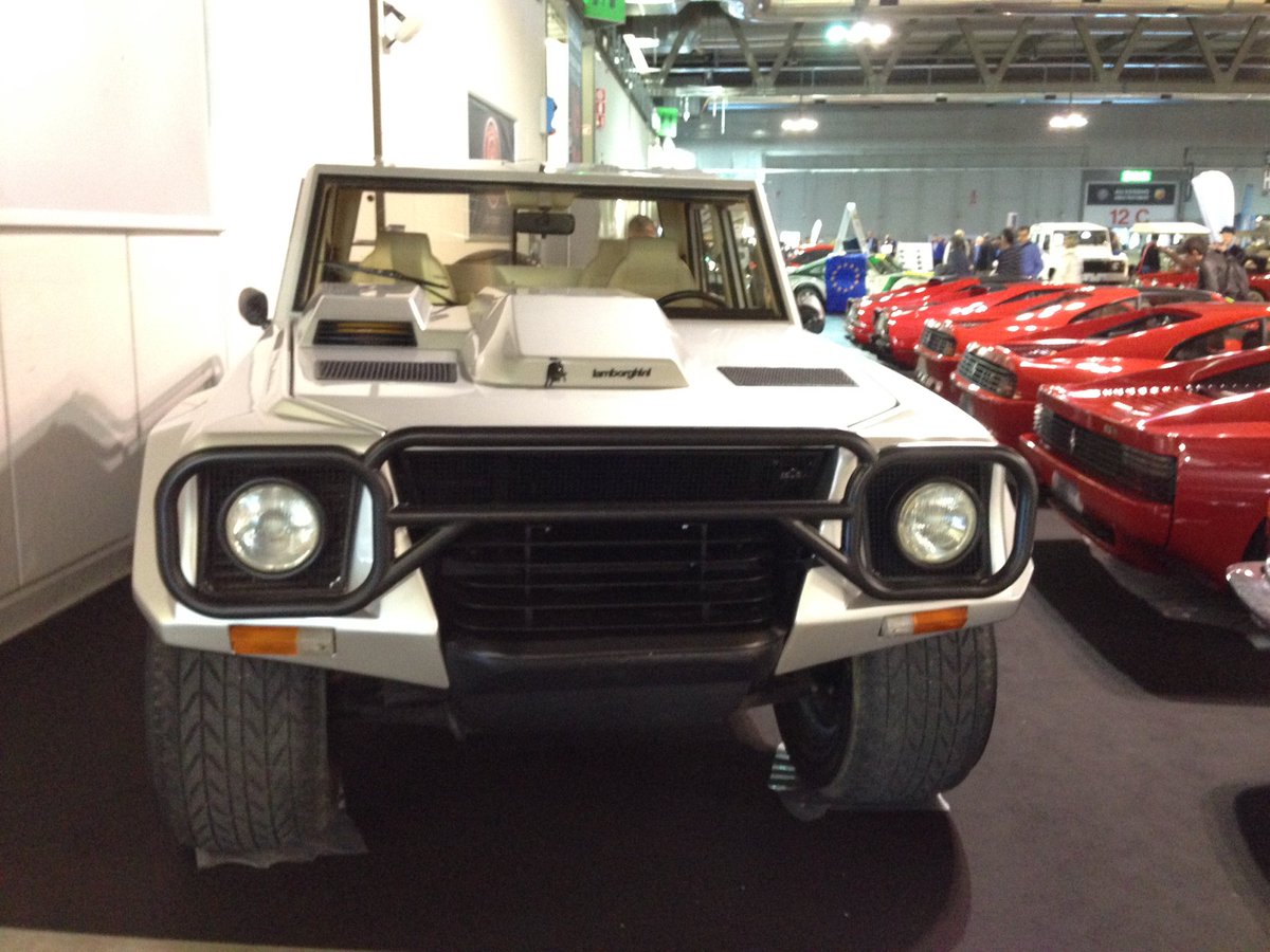 michele20088's tweet photo. #LamborghiniLM002 #V12 #450CV #edonismo #anni80 #ignoranzavera https://t.co/QxwIpxczZ7