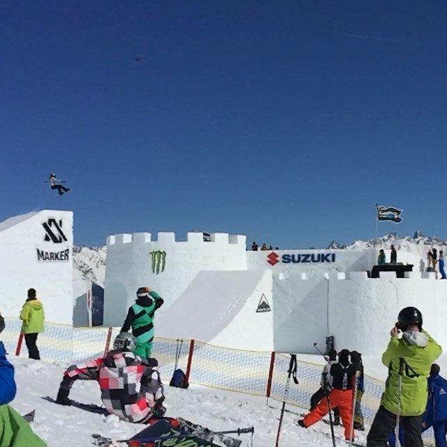 meininnsbruck's tweet photo. @haileylangland erΓΆffnet das Finale βΌοΈ ππΈπΌ #stylemachine #ninequeens #snowboarding #bigair #freestyle #actionsportsβ¦ https://t.co/gv00XeQ5Sq