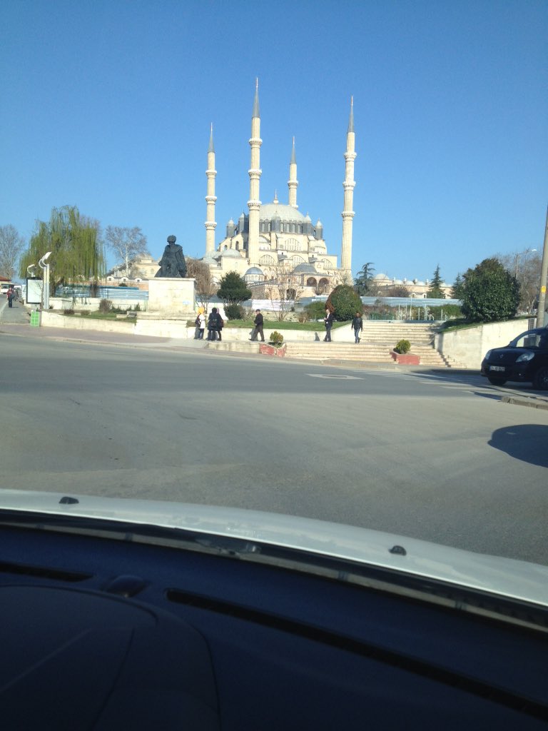 Edirne'yi,  dostlarımı ve ciğer kebabı özlemiştim; iyi geldi :)

Turan SET, Abdulkadir KAYA, Eski Cami, Selimiye