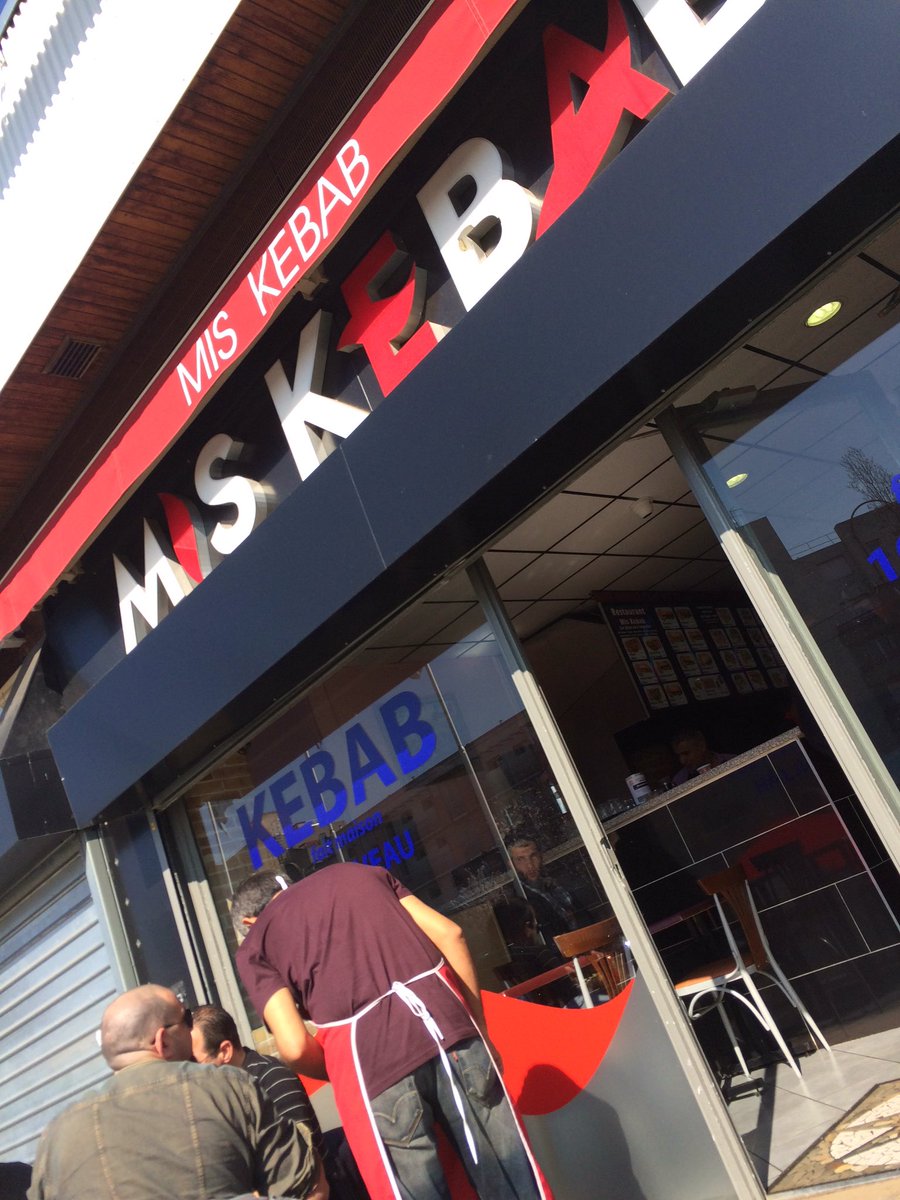 KXMELEON's tweet photo. Le meilleur #Grec #Kebab de #Lyon #Misskebab mhhhh bon appétit les amis #Venissieux #PaulBocuse des kebab loool https://t.co/QyZYWdOk8U