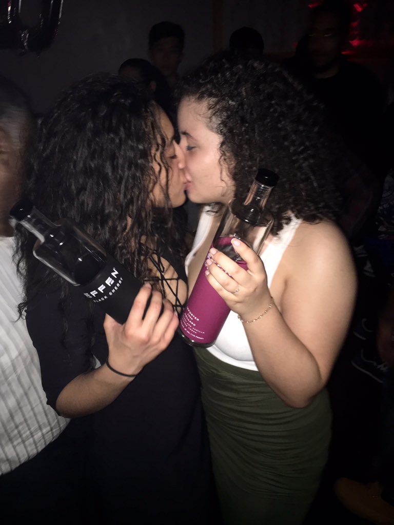 D_TECK's tweet image. Ok #CollegeFresh #EffenVodka #Emobb