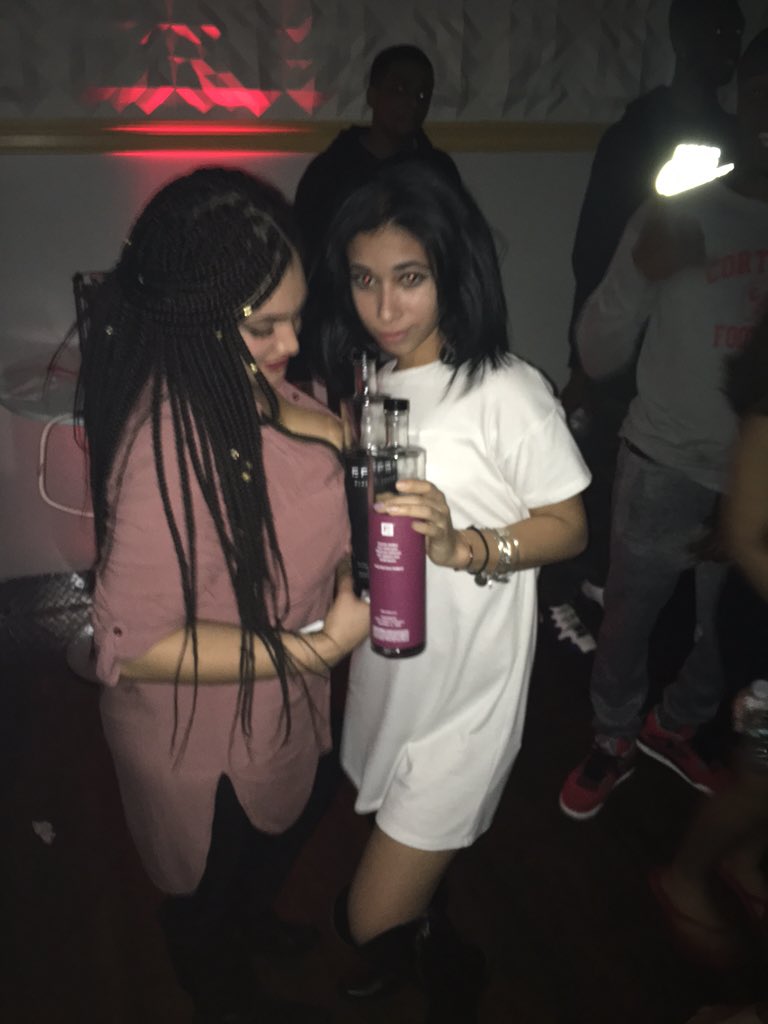 D_TECK's tweet image. Ok #CollegeFresh #EffenVodka #Emobb
