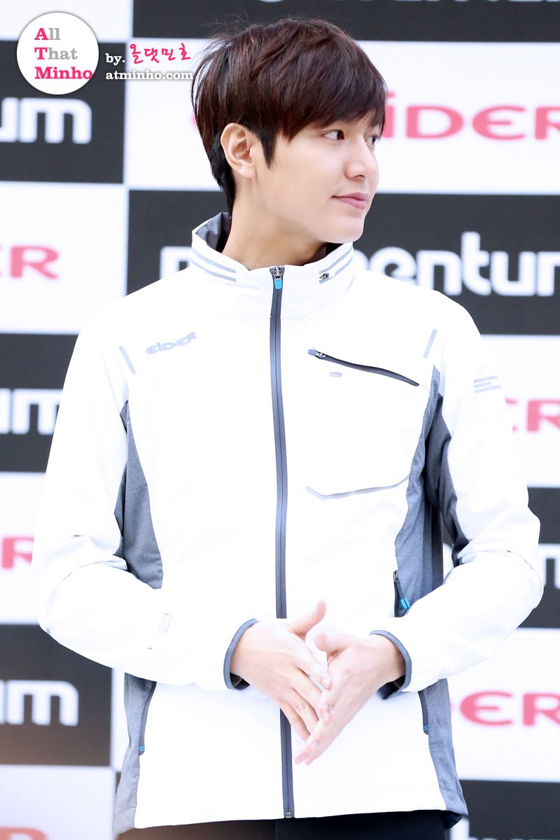atminho's tweet photo. 어느쪽이든 다 멋있다 #이민호 ...사진 잠깐 보고 자려고했으나....^^ @ActorLeeMinHo  오늘 마나서 행복했어~~ 굳밤 https://t.co/oB2LyvOFy0